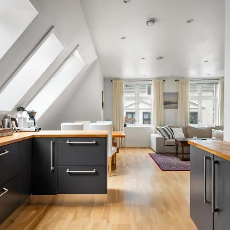 Daire Scandinavian Hideaway I Private Balcony *